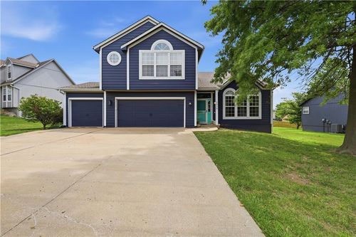 1513 Colt Cir, Raymore, MO, 64083-8491 | Card Image