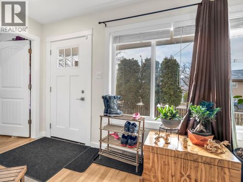 526 Braid St, Penticton, BC, V2A4Y3 | Card Image