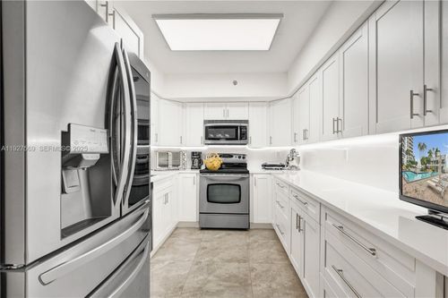 apt-311-3600 Mystic Pointe Dr, Aventura, FL, 33180-2557 | Card Image