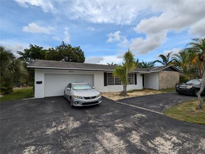 4708 Holly Dr, House other with 3 bedrooms, 2 bathrooms and null parking in Tamarac FL | Image 2