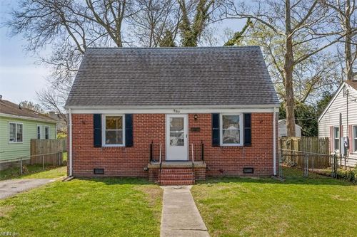 607 Lee St, Hampton, VA, 23669-3924 | Card Image
