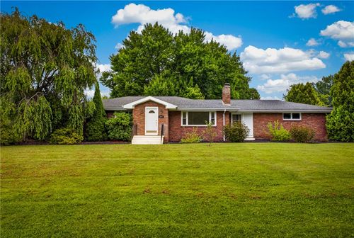219 Mission Meade Dr, New Castle, PA, 16105-1605 | Card Image