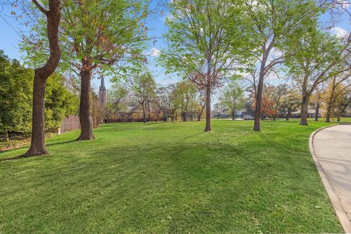 695 Rocky River Rd, Houston, TX, 77056-1630 | Card Image