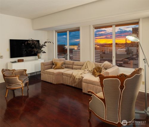 810-98 Union St, Seattle, WA, 98101-2069 | Card Image