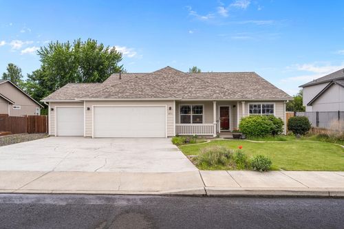 1634 Nw Teak Ave, Redmond, OR, 97756-1184 | Card Image