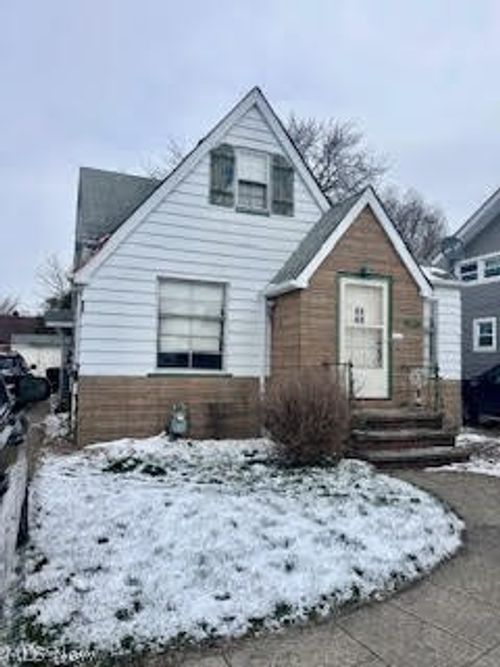 6814 Dartworth Dr, Parma, OH, 44129-3740 | Card Image