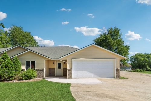 1111 Oak St, Guthrie Center, IA, 50115-1251 | Card Image