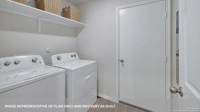 1017 Seedling Ln, House other with 4 bedrooms, 3 bathrooms and null parking in Seguin TX | Image 9