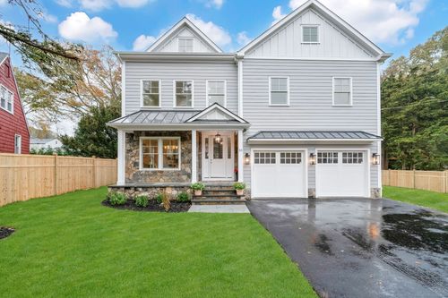 33 Middlebrook Pl, Fairfield, CT, 06824-3011 | Card Image