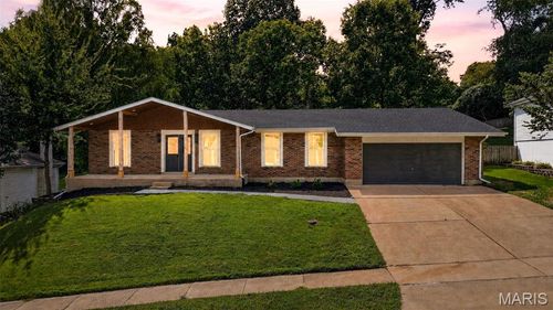 3578 Crowndun Dr, Oakville, MO, 63129-2302 | Card Image