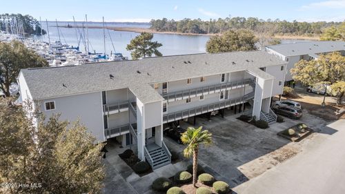 2203 Harbourside Dr, New Bern, NC, 28560-7284 | Card Image