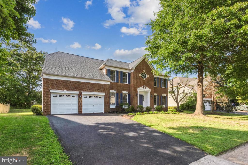 Holly Meadow Ln, Herndon, VA 20171