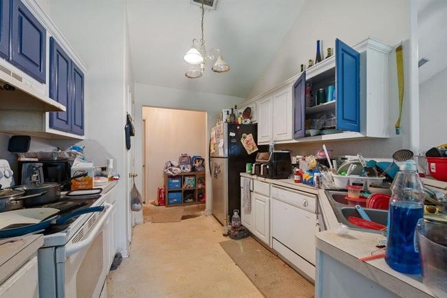 16145 Sun View Ln, House other with 4 bedrooms, 2 bathrooms and 2 parking in Conroe TX | Image 5