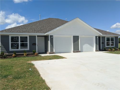 a-605 W Loren Dr, Siloam Springs, AR, 72761-5134 | Card Image