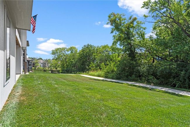 View of green lawn | Image 36