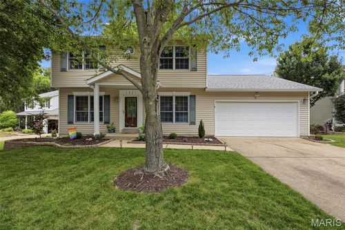 1421 Briarcreek Dr, Kirkwood, MO, 63122-5450 | Card Image