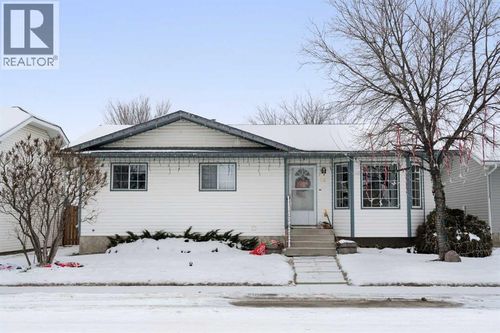 {{alt}} | Card Image