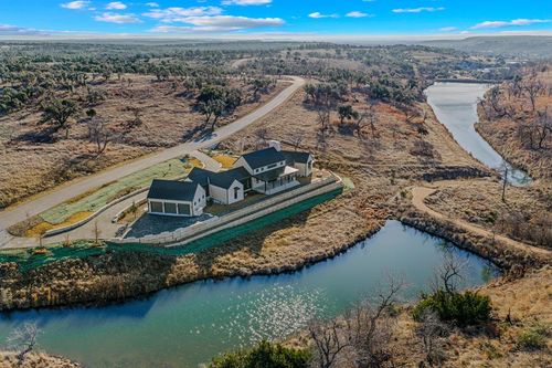 2339 Hagee Dr, Fredericksburg, TX, 78624-4856 | Card Image