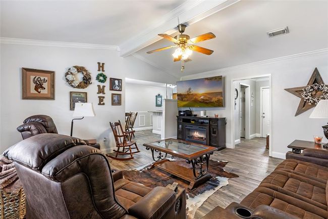 3303 Indian Mound Trl, House other with 3 bedrooms, 2 bathrooms and 2 parking in Crosby TX | Image 9