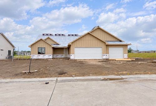 5435 N Toben Ct, Bel Aire, KS, 67226-8866 | Card Image