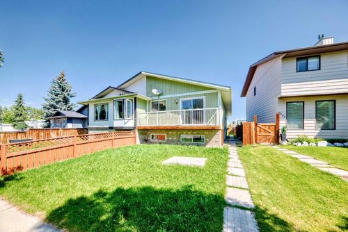 1306 Berkley Drive Nw, Calgary, AB, T3K1S9 | Card Image