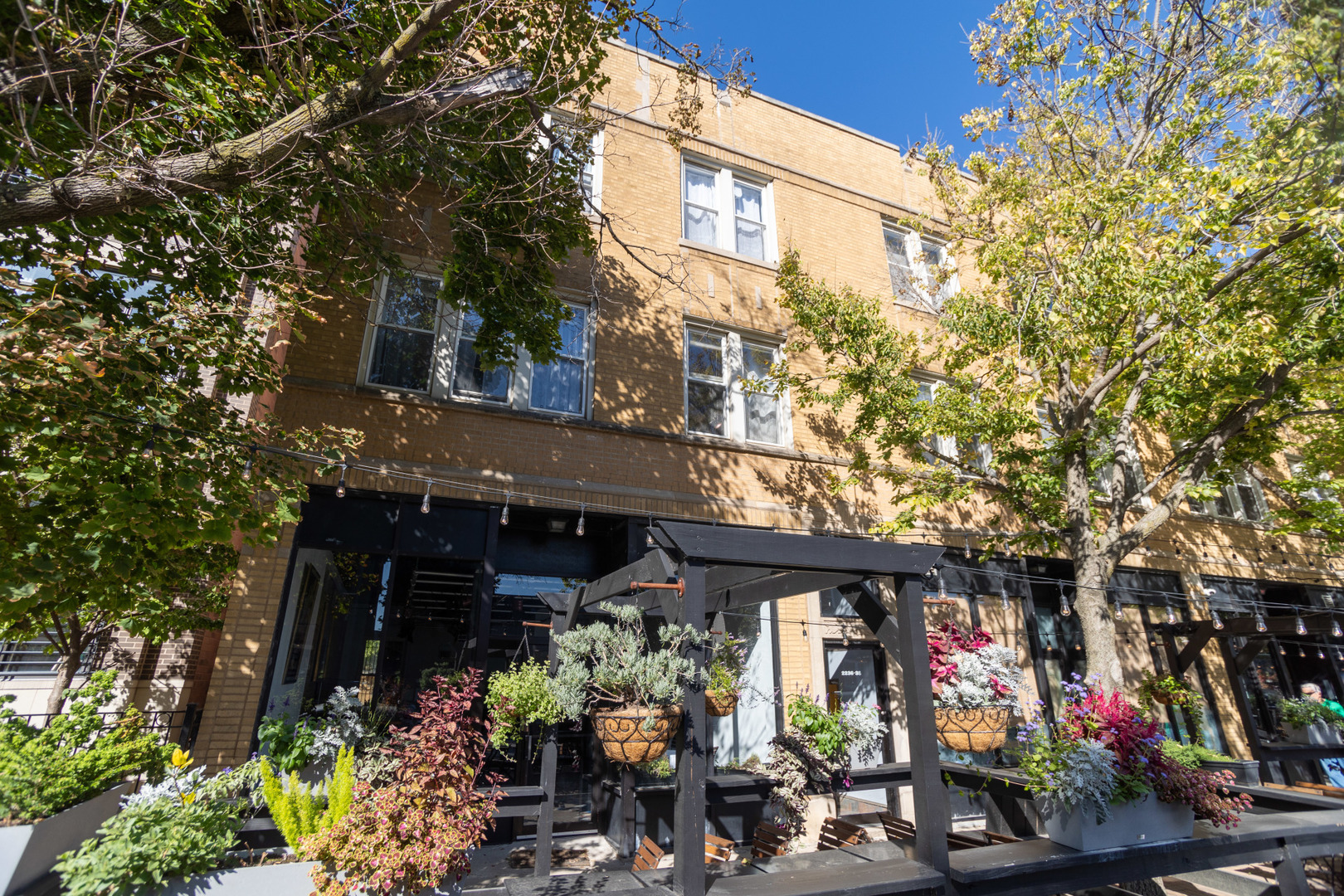 2 2236 W Roscoe Street, For Sale in CHICAGO Zoocasa