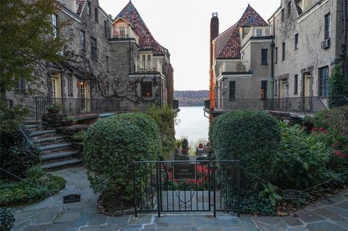 apt-e3-2501 Palisade Ave, Bronx, NY, 10463-6104 | Card Image