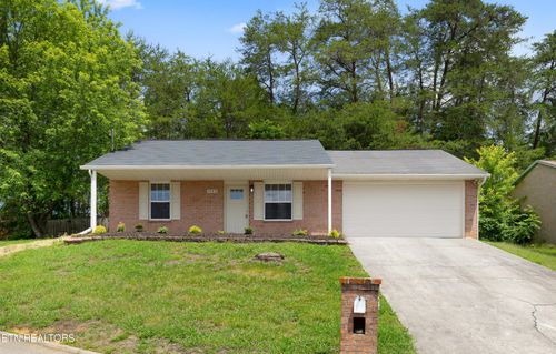 7545 Lyle Bend Ln, Knoxville, TN, 37918-6339 | Card Image