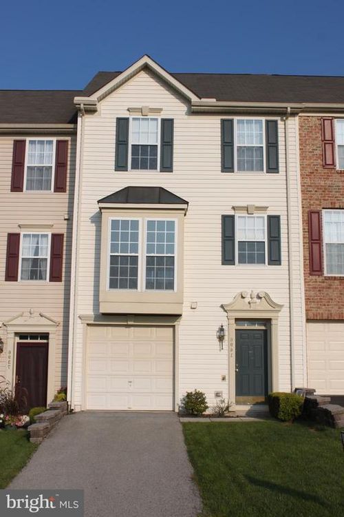 6941 S Sentinel Ln, YORK, PA, 17403-9482 | Card Image
