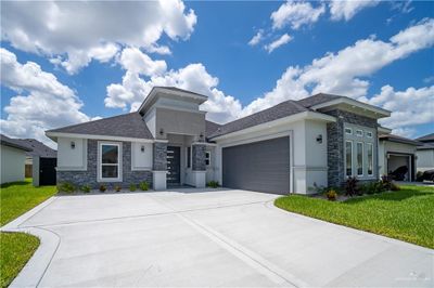 Prairie-style house with a garage | Image 1