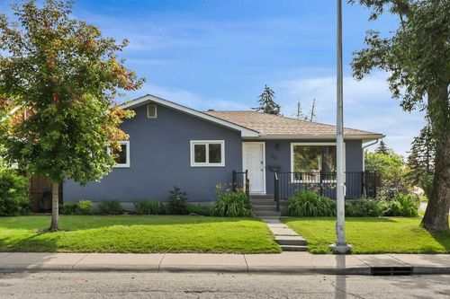 92 Governor Dr Sw, Calgary, AB, T3E4Y9 | Card Image