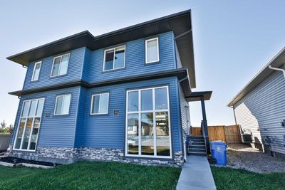 310 Coalbanks Blvd W, Home with 3 bedrooms, 3 bathrooms and 2 parking in Lethbridge AB | Image 1