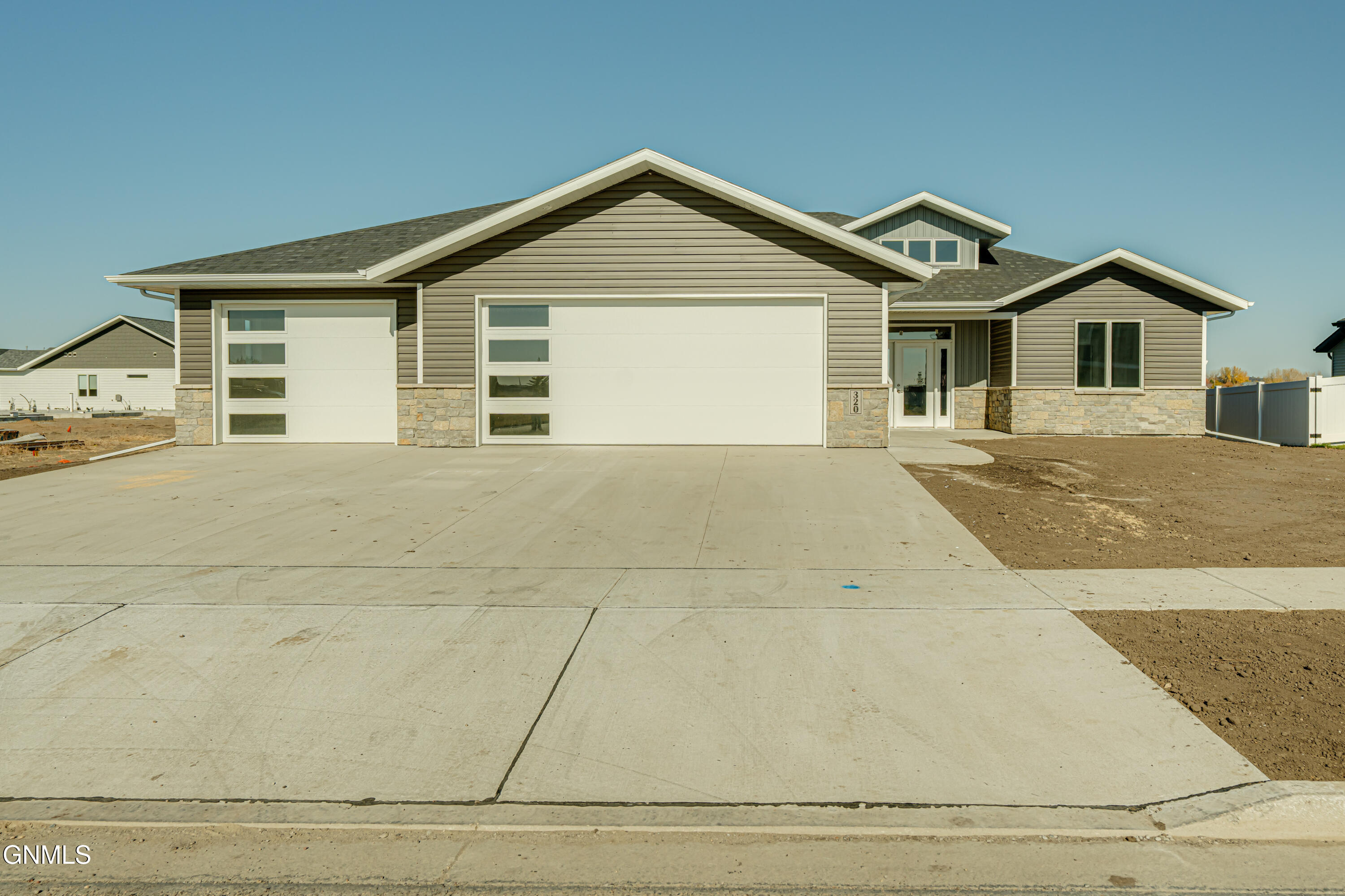 Lennox Dr, Bismarck, ND 58504