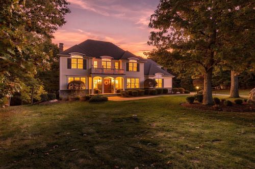 16 Falcon Heights Road, Wilbraham, MA, 01095 | Card Image