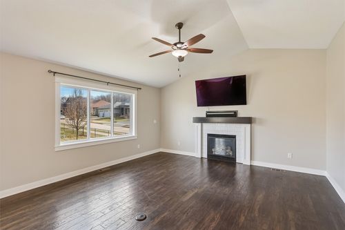 2503 E 47th St, Des Moines, IA, 50317-2818 | Card Image