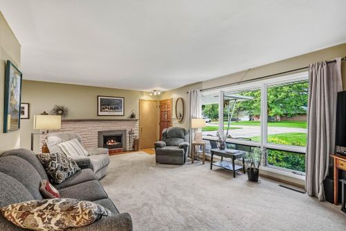 219 Heidel Rd, Thiensville, WI, 53092-1349 | Card Image