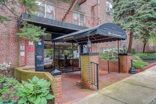 4p-67-30 Clyde St, Forest Hills, NY, 11375-4066 | Card Image