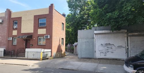 7432 Calamus Avenue, New York, NY, 11373 | Card Image