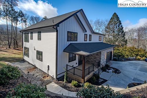 232 Hanging Rock Estates Ln, Banner Elk, NC, 28604-9617 | Card Image