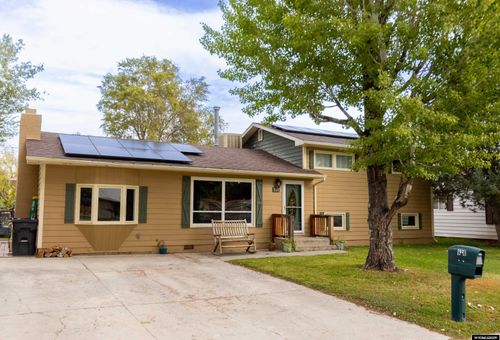 926 Hobson St, Lander, WY, 82520-2032 | Card Image