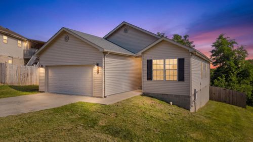 105 Newport Ln, Berea, KY, 40403-8053 | Card Image