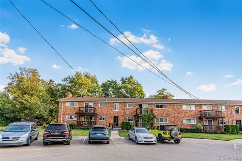42266 Woodward Ave, Bloomfield Hills, MI, 48304-5145 | Card Image
