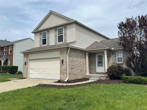56602 Winding Creek Dr, Macomb, MI, 48042-1186 | Card Image