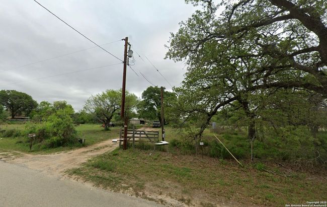 901 Forest Oaks Dr, House other with 1 bedrooms, 1 bathrooms and null parking in Somerset TX | Image 4