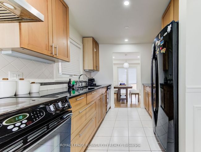 23 Driftwood Cres, House other with 3 bedrooms, 3 bathrooms and 4 parking in Brampton ON | Image 10