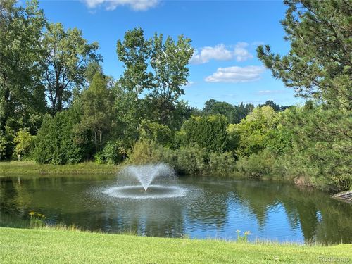 3554 Tremonte Cir N, Oakland Twp, MI, 48306-5002 | Card Image