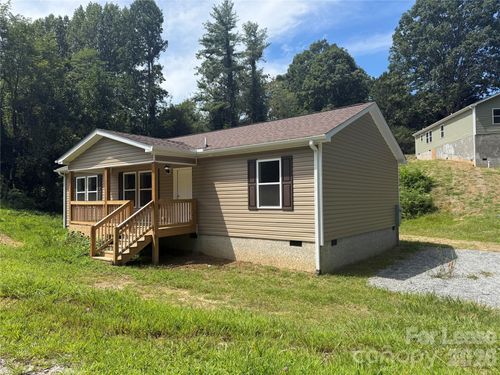 204 Oscelake Way, Hendersonville, NC, 28739-0060 | Card Image