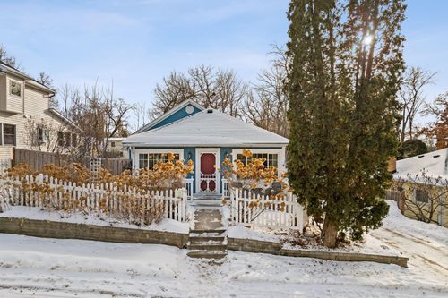 44 Grove St, Mahtomedi, MN, 55115-1630 | Card Image