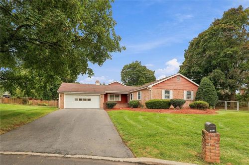 1981 Maria Ln, Allentown, PA, 18104-1203 | Card Image
