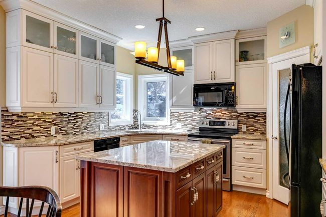 131 Patterson Drive Sw, House other with 5 bedrooms, 4 bathrooms and 4 parking in Calgary AB | Image 24